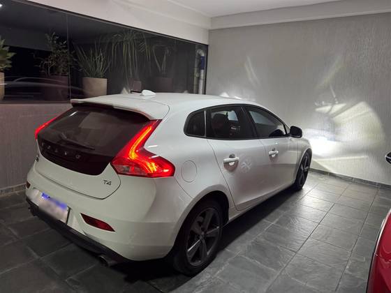 VOLVO V40 2.0 T4 KINETIC GASOLINA 4P AUTOMÁTICO